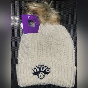 New York Knicks Winter Beanie Hat Pom Pom Biege NYC NYK Patch